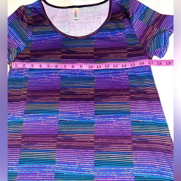 LuLaRoe Classic T-Shirt Size M - Picture 3 of 5